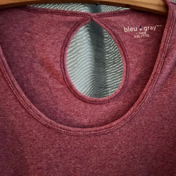 Women's bleu-gray XXL rosey pink top- round neck- cuff short sleeved preloved - Picture 3 of 7